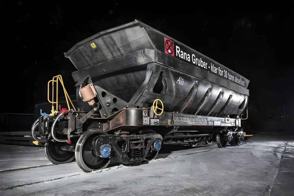 Bottom dumper wagon for bulk rail transport
