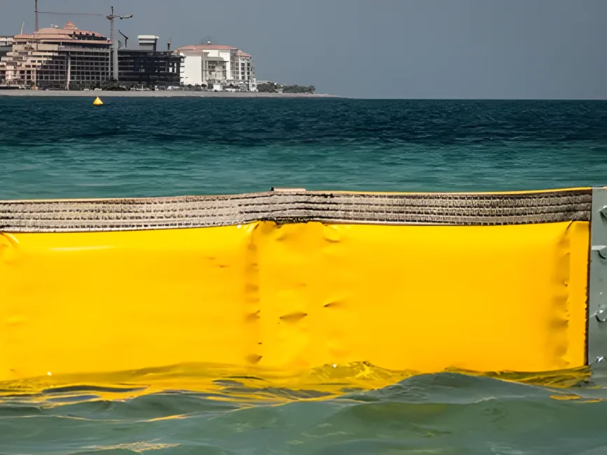 Oil containment boom with fence design floating on water for spill control
